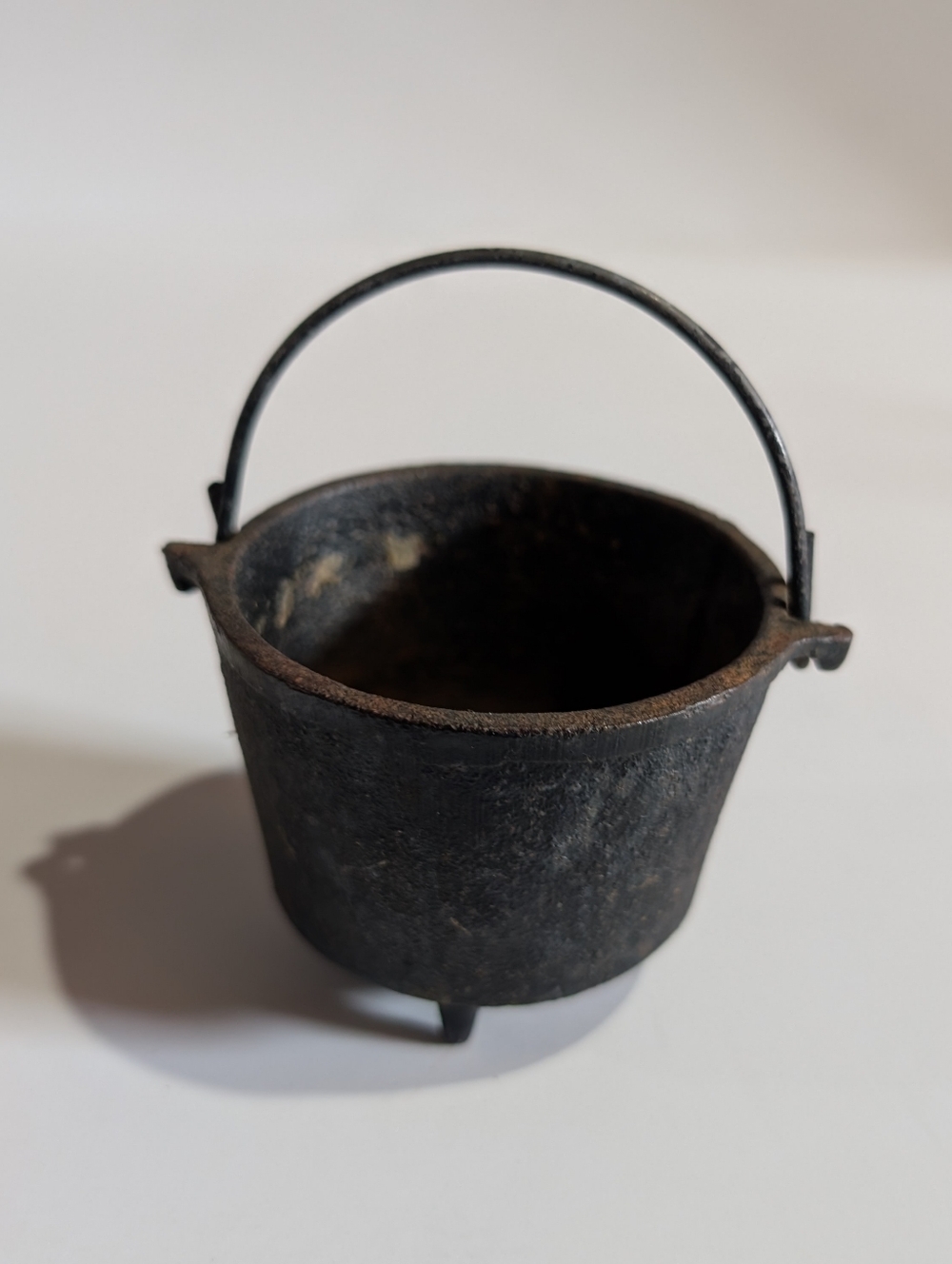 Vtg Cast Iron Three Leg Cauldron Pot Miniature Tripod Kettle Salesman Sample